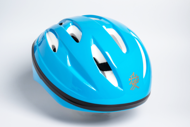 自転車用のヘルメットにパッド印刷を行いました。